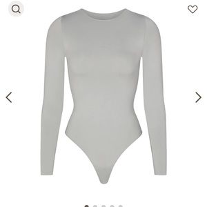 SKIMS ESSENTIAL CREW NECK LONG SLEEVE BODYSUIT